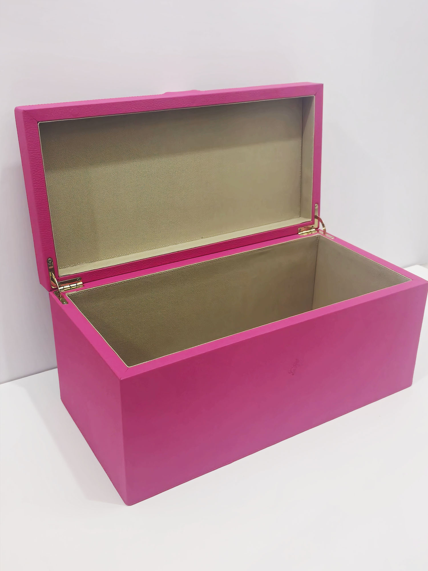 Bespoke leather Dyson box for luxury hotel suite